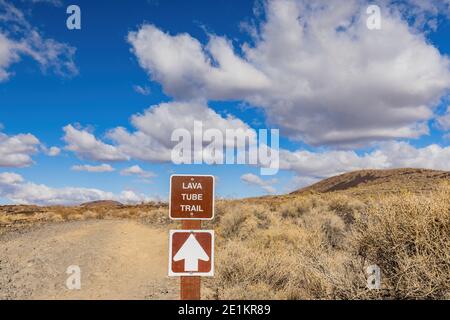 Schöne Trailhead der Mojave Desert Lava Tube in Kalifornien Stockfoto