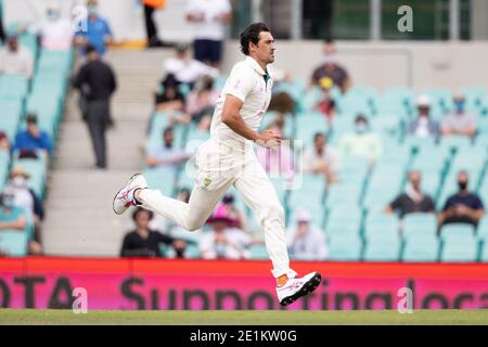 Sydney, Australien. Januar 2021. Mitchell Starc of Australia bowls beim 3. Internationalen Testspiel zwischen Australien und Indien am Sydney Cricket Ground, Sydney, Australien am 8. Januar 2021. Foto von Peter Dovgan. Nur redaktionelle Verwendung, Lizenz für kommerzielle Nutzung erforderlich. Keine Verwendung bei Wetten, Spielen oder Veröffentlichungen einzelner Vereine/Vereine/Spieler. Kredit: UK Sports Pics Ltd/Alamy Live Nachrichten Stockfoto