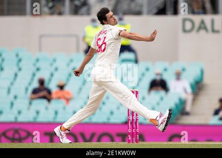 Sydney, Australien. Januar 2021. Mitchell Starc of Australia bowls beim 3. Internationalen Testspiel zwischen Australien und Indien am Sydney Cricket Ground, Sydney, Australien am 8. Januar 2021. Foto von Peter Dovgan. Nur redaktionelle Verwendung, Lizenz für kommerzielle Nutzung erforderlich. Keine Verwendung bei Wetten, Spielen oder Veröffentlichungen einzelner Vereine/Vereine/Spieler. Kredit: UK Sports Pics Ltd/Alamy Live Nachrichten Stockfoto