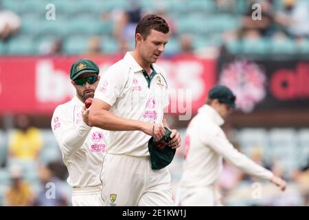 Sydney, Australien. Januar 2021. Josh Hazlewood aus Australien beim 3. Internationalen Testspiel zwischen Australien und Indien am Sydney Cricket Ground, Sydney, Australien, am 8. Januar 2021. Foto von Peter Dovgan. Nur redaktionelle Verwendung, Lizenz für kommerzielle Nutzung erforderlich. Keine Verwendung bei Wetten, Spielen oder Veröffentlichungen einzelner Vereine/Vereine/Spieler. Kredit: UK Sports Pics Ltd/Alamy Live Nachrichten Stockfoto
