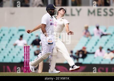 Sydney, Australien. Januar 2021. Pat Cummins of Australia bowelt beim 3. Internationalen Testspiel zwischen Australien und Indien am Sydney Cricket Ground, Sydney, Australien, am 8. Januar 2021. Foto von Peter Dovgan. Nur redaktionelle Verwendung, Lizenz für kommerzielle Nutzung erforderlich. Keine Verwendung bei Wetten, Spielen oder Veröffentlichungen einzelner Vereine/Vereine/Spieler. Kredit: UK Sports Pics Ltd/Alamy Live Nachrichten Stockfoto