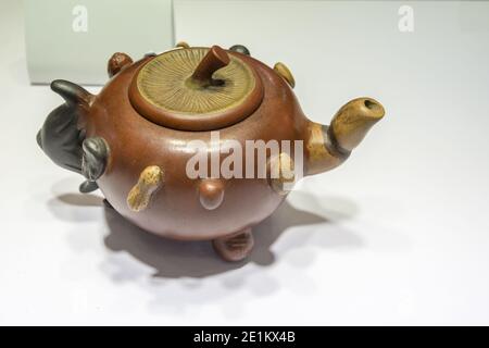 Chinesische lila Ton Teekanne zum Verkauf Stockfoto
