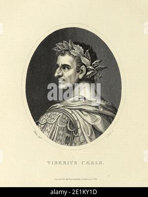 Tiberius Caesar Augustus (16. November 42 v. Chr. – 16. März n. Chr. 37) war der zweite römische Kaiser, regierte von AD 14 bis 37. Er folgte seinem Stiefvater Augustus. Tiberius war einer der größten Generäle Roms: Seine Eroberungen von Pannonien, Dalmatien, Raetien und (vorübergehend) Teilen Germaniens legten den Grundstein für die nördliche Grenze. Trotzdem kam er in Erinnerung, wie ein dunkler, zurückschließenden und düsteren Herrscher, nie wirklich gewünscht, Kaiser zu sein; Kupferstich aus der Encyclopedia Londinensis oder, Universal Wörterbuch der Künste, Wissenschaften und Literatur; Band XXII; herausgegeben von Wilkes, John. Stockfoto