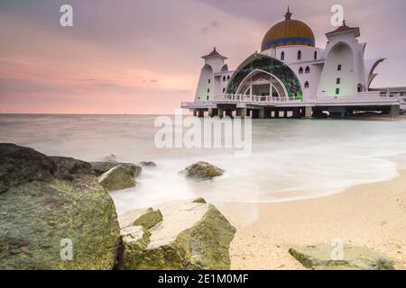 Malacca Strait Moschee auf Malacca kleine Insel. Stockfoto