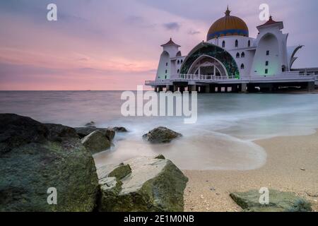 Malacca Strait Moschee auf Malacca kleine Insel. Stockfoto