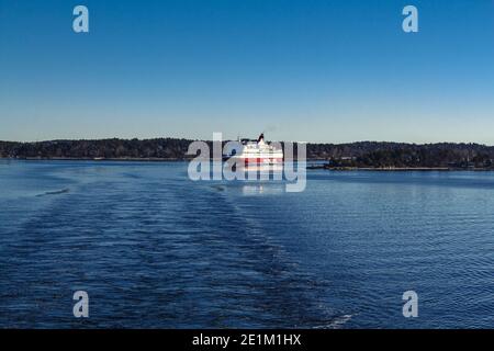 Stockholm, Schweden - April 04 2013: Passnger Fähre in den schwedischen Fjorden auf dem Weg nach Stockholm. Stockfoto