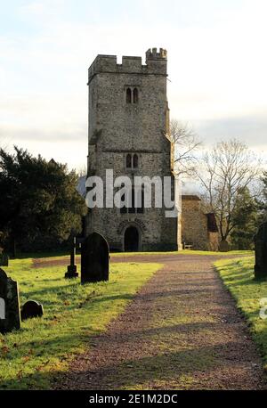 Winteransicht von Saint Cosmos und Saint Damian Kirche, Church Lane, Challock, Kent, England Stockfoto