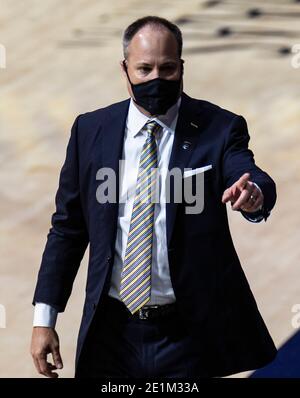 Berkeley, CA, USA, 07. Januar 2021. A. Kalifornien Cheftrainer Mark Fox vor dem NCAA Männer Basketball-Spiel zwischen Washington State Cougars und Kalifornien 60-71 verloren bei Hass Pavilion Berkeley Calif. Thurman James/CSM/Alamy Live News Stockfoto