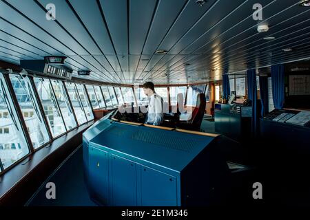 Stockholm, Schweden - April 04 2013: Schiffskontrollbrücke (Kapitän). Passagierfähre 'Baltic Queen'. Stockfoto