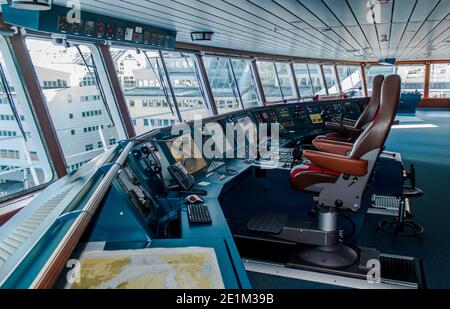 Stockholm, Schweden - April 04 2013: Schiffskontrollbrücke (Kapitän). Passagierfähre 'Baltic Queen'. Stockfoto