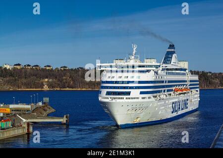 Stockholm, Schweden - April 04 2013: Die Passagierfähre 'Silja Serenade' (Silja-Linie) fährt von Stockholm nach Helsinki Stockfoto