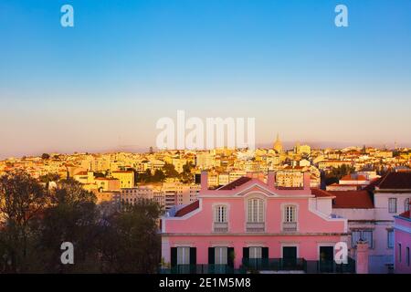 PORTUGAL / Lissabon /der Blick vom Verride Palácio Santa Catarina , berühmt für seinen Blick über die roten Dächer von Lissabon und den Tejo. Stockfoto