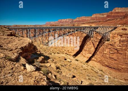 Alte und neue Navajo Brücke über den Marble Canyon des Colorado Flusses, in der Nähe der Stadt Marble Canyon, Arizona, USA Stockfoto