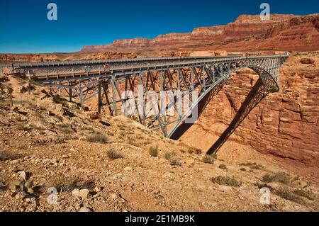 Alte und neue Navajo Brücke über den Marble Canyon des Colorado Flusses, in der Nähe der Stadt Marble Canyon, Arizona, USA Stockfoto