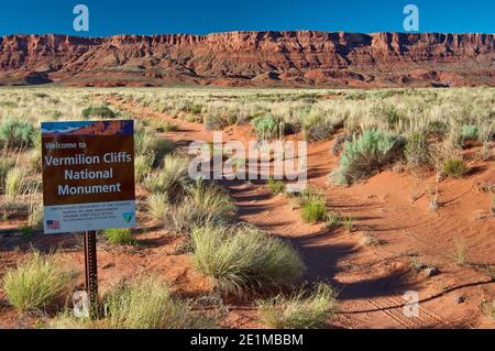 Schild auf Schotterstraße zum Jacobs Pool am Vermilion Cliffs National Monument, Arizona, USA Stockfoto