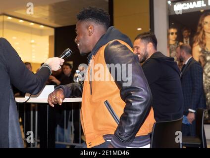 2 Atalanta-Spieler: Zapata und Palomino treffen ihre Fans, um Autogramme zu schreiben und Interviews zu führen Stockfoto