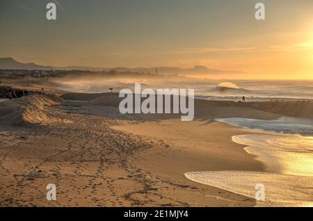 Sonnenuntergang über Biarritz Beach, HDR-Bild Stockfoto