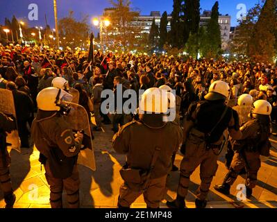 Griechenland Athen Athen Athen Polizisten bewachen Kontrolle Demonstration Protest Stockfoto