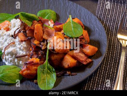 Hüttenkäse mit Kartoffeln Stockfoto