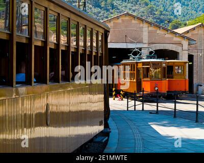 Straßenbahnhaltestellen am Bahnhof Soller an der Tranvia de Soller Heritage Straßenbahn zwischen Port de Soller und Soller in Mallorca Spanien, die 1913 eröffnet Stockfoto