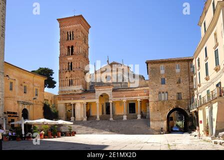 Terracina, Latium, Italien. Piazza Municipio. Kathedrale von San Cesario / Saint Caesarius Stockfoto