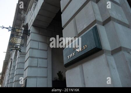 LONDON-The Ned, Beschilderung des 5-Sterne-Hotels und privaten Members Club in der City of London Stockfoto