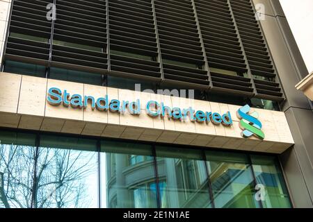 LONDON- Standard Chartered ein britisches multinationales Banken- und Finanzdienstleistungen Unternehmen Stockfoto