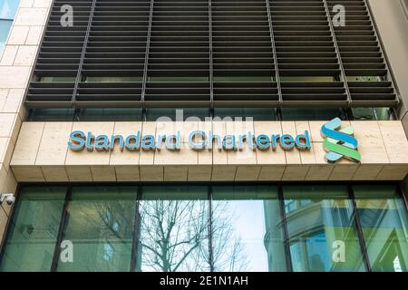 LONDON- Standard Chartered ein britisches multinationales Banken- und Finanzdienstleistungen Unternehmen Stockfoto