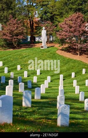 Eine Statue zu Ehren von Krankenschwestern, die in Kriegen dienten. Stockfoto