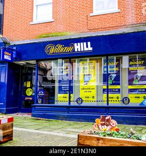 London Großbritannien, Januar 08 2021, William Hill Bookmakers Betting Shop Front with No People Close during Covid-10 Pandemic Lockdown Stockfoto