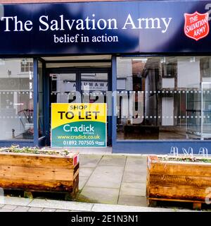 London, Großbritannien, Januar 08 2021, High Street Salvation Army Shop wegen finanziellen Drucks und Änderungen der Ausgabengewohnheiten wegen Covid-19 Pandemie geschlossen Stockfoto
