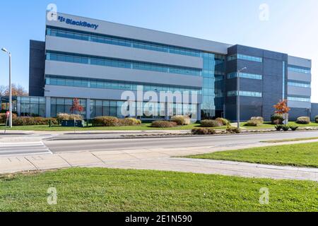 Waterloo, ON, Kanada – 17. Oktober 2020: Das BlackBerry-Hauptgebäude befindet sich in Waterloo, Ontario, Kanada. Stockfoto