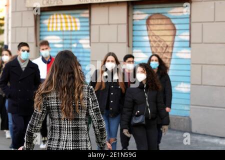 Mailand, Italien. Januar 2021. Mailand gelbe Zone covid-19 - Menschen in den Clubs und rund um das Nachtleben / Aperitifs - naviglio grande und Dock-Bereich nur redaktionelle Verwendung Kredit: Unabhängige Fotoagentur/Alamy Live News Stockfoto