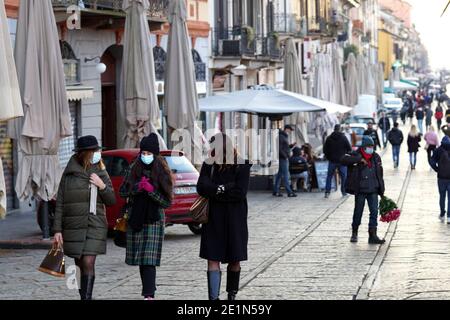 Mailand, Italien. Januar 2021. Mailand gelbe Zone covid-19 - Menschen in den Clubs und rund um das Nachtleben / Aperitifs - naviglio grande und Dock-Bereich nur redaktionelle Verwendung Kredit: Unabhängige Fotoagentur/Alamy Live News Stockfoto