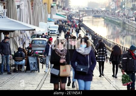 Mailand, Italien. Januar 2021. Mailand gelbe Zone covid-19 - Menschen in den Clubs und rund um das Nachtleben / Aperitifs - naviglio grande und Dock-Bereich nur redaktionelle Verwendung Kredit: Unabhängige Fotoagentur/Alamy Live News Stockfoto