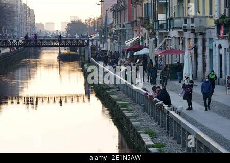 Mailand, Italien. Januar 2021. Mailand gelbe Zone covid-19 - Menschen in den Clubs und rund um das Nachtleben / Aperitifs - naviglio grande und Dock-Bereich nur redaktionelle Verwendung Kredit: Unabhängige Fotoagentur/Alamy Live News Stockfoto