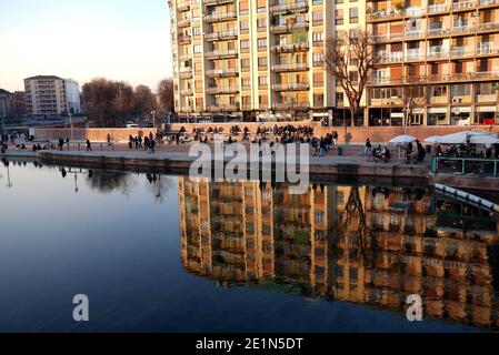 Mailand, Italien. Januar 2021. Mailand gelbe Zone covid-19 - Menschen in den Clubs und rund um das Nachtleben / Aperitifs - naviglio grande und Dock-Bereich nur redaktionelle Verwendung Kredit: Unabhängige Fotoagentur/Alamy Live News Stockfoto