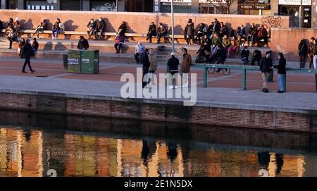 Mailand, Italien. Januar 2021. Mailand gelbe Zone covid-19 - Menschen in den Clubs und rund um das Nachtleben / Aperitifs - naviglio grande und Dock-Bereich nur redaktionelle Verwendung Kredit: Unabhängige Fotoagentur/Alamy Live News Stockfoto