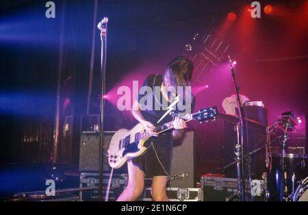 Blonde Redhead Auftritt auf allen Tomorrows Parteien A.T.P 20th April 2002, Rye, West Sussex, England, Vereinigtes Königreich. Stockfoto