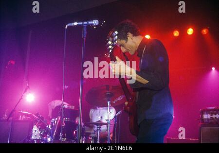 Blonde Redhead Auftritt auf allen Tomorrows Parteien A.T.P 20th April 2002, Rye, West Sussex, England, Vereinigtes Königreich. Stockfoto