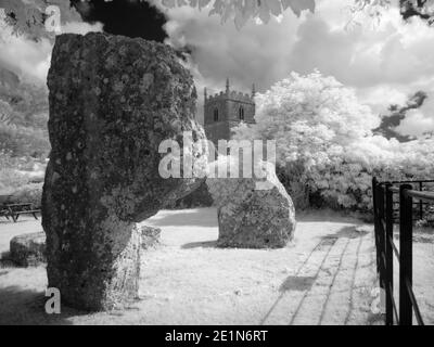 Schwarz-Weiß-Bild der Cove in Stanton Drew im Infrarot, Somerset, England. Stockfoto