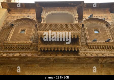 Wunderschön dekoriert Oriel in Jaisalmer Fort, Rajasthan Stockfoto