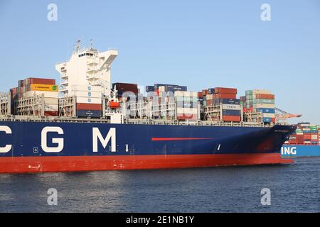 Das Containerschiff CMA CGM Kerguelen wird die Maasvlakte 2 am 18. September 2020 in Rotterdam verlassen. Stockfoto