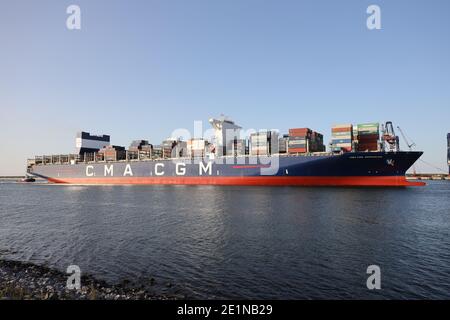 Das Containerschiff CMA CGM Kerguelen wird die Maasvlakte 2 am 18. September 2020 in Rotterdam verlassen. Stockfoto