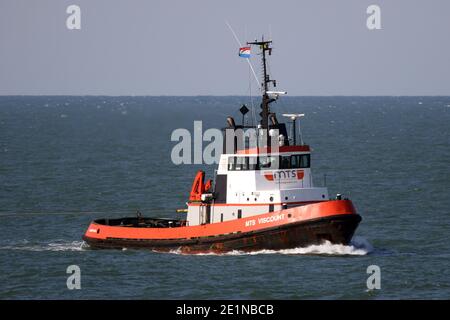 Der Schlepper MTS Viscount wird am 18. September 2020 mit dem alten Offshore-Anbieter VOS Power den Hafen von Rotterdam erreichen. Stockfoto