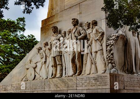 San Antonio, Texas, USA - 29. März 2018: Das Alamo Cenotaph, auch bekannt als der Geist des Opfers, ist ein Denkmal in Alamo Plaza zum Gedenken an das B Stockfoto