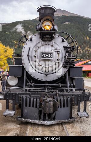 Rio Grande Dampflokomotive 486 der Durango und Silverton Schmalspurbahn (D&SNG) am Bahnhof Silverton, Colorado, USA Stockfoto