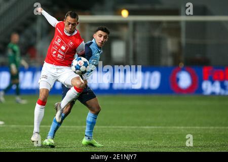 MAASTRICHT, NIEDERLANDE - 8. JANUAR: Gaston Salasiwa von MVV, Hicham Acheffay von Jong FC Utrecht während des niederländischen Keukenkampioendivisie-Spiels zwischen MVV und FC Utrecht U23 am 8. Januar 2021 in De Geusselt in Maastricht, Niederlande (Foto von Perry Leuvert/BSR AgencyOrange PicturesAlamvd Live News) Stockfoto