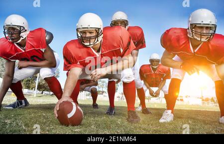 Porträt der amerikanischen Fußballspieler im Feld Stockfoto