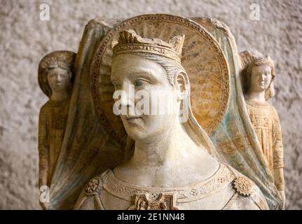 VERONA, ITALIEN - 1. MAI 2016: Statue der Heiligen Katharina von Alexandria XIVc. In Castelvecchio Museum. Verona, Italien Stockfoto